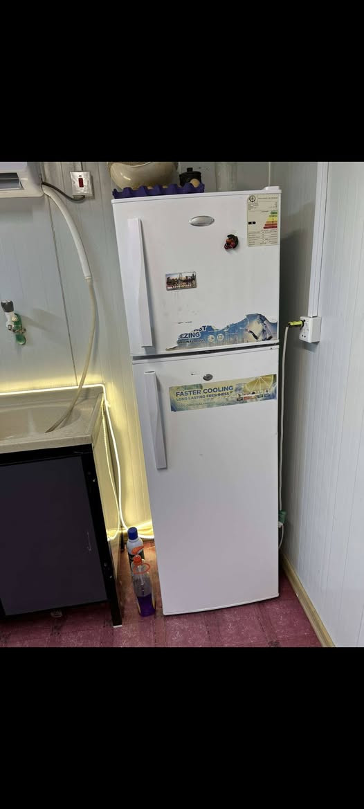 السلام عليكم ثلاجه حجم وسط وسنك متر ونص مرمر استعمال قليل للبيع اسعار مناسبه البصره القبله 
***********
