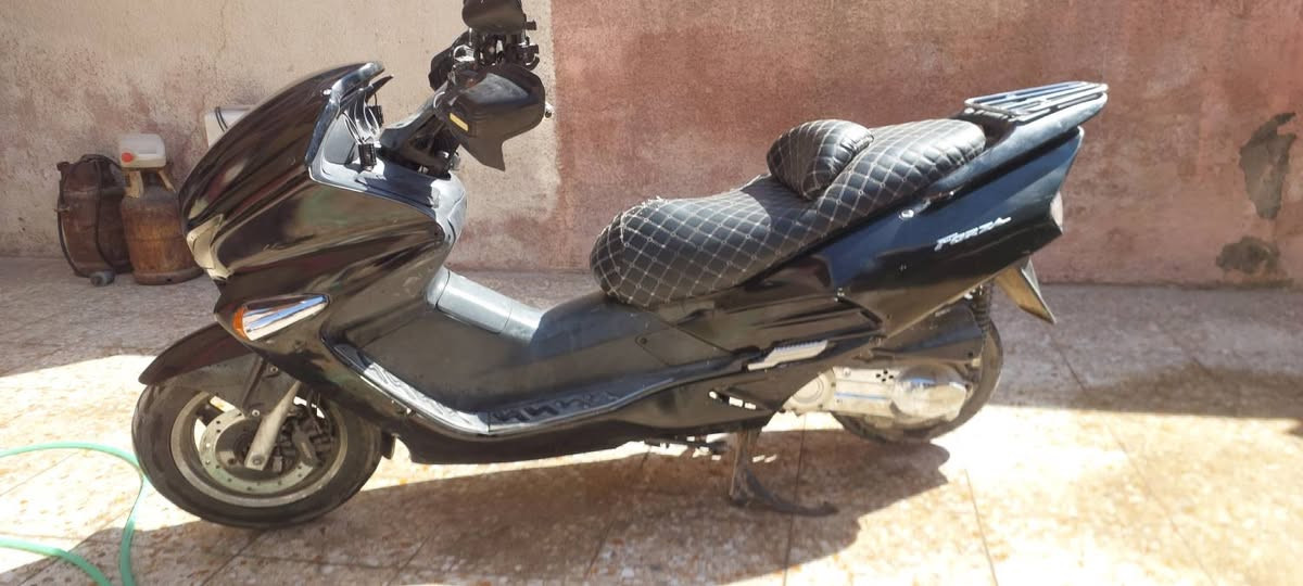 سلام عليكم
للبيع فورزه 06 
دراجة نضيفة و خير من الله 
لا تنقيص لا تبخير مكينة خير من الله 
كلجات ادمة بالجديد 
راديتر جديد 
مكاني الشعب 
***********
