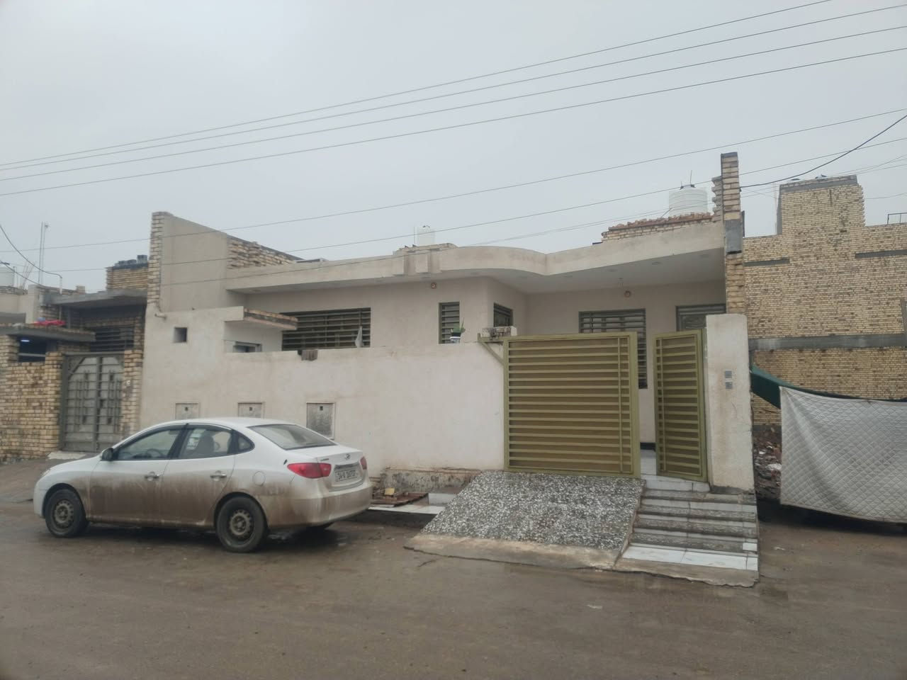 بيت للبيع المساحه 220متر طابق واحد كامل بناء حديث السعر 120 وبي مجال العنوان حي القصور نزله البانزين خانه قريب المدرسه الاستفسار الاتصال ***********
