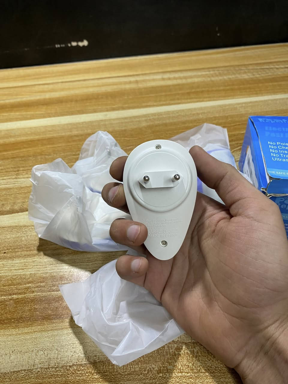 بوكس طارد حشرات عدد4 

هذا الجهاز هو طارد حشرات إلكتروني (Ultrasonic Pest Repeller).
يعتمد عمله على إصدار موجات فوق صوتية (Ultrasonic) بترددات عالية لا يسمعها الإنسان ولا الحيوانات الأليفة عادةً، لكنها تكون مزعجة جداً للجهاز العصبي للحشرات والقوارض (مثل الفئران، الصراصير، والبعوض)، مما يطردهم من المكان.


**إذا كنت صاحب هذا الإعلان وتريد حذفه لأي سبب، رجاءا أرسل رسالة إلى الدعم الفني**