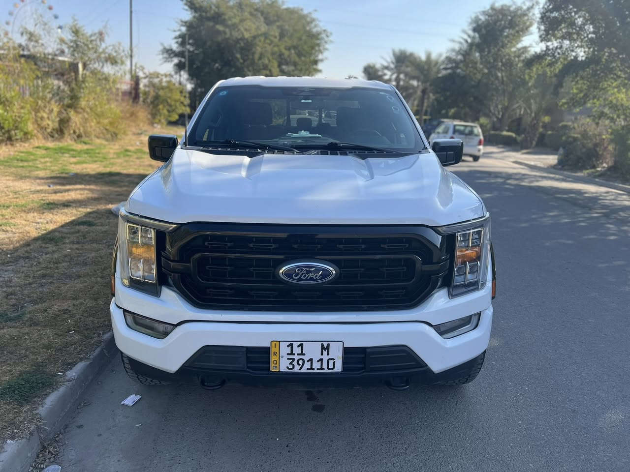للبيع 
فورد F150 
موديل ٢٠٢٣
فئه xlt sport 
محرك ٨ سلندر ٥٠٠٠ تنفس طبيعي 
وارد امريكي صبغ دعاميات فقط وبدون ايرباك وموضحه صور الحادث
ماشيه ٤٤٠٠٠ مايل 
شاشه كبيره  
 كير طرح وباقي مواصفاته العاديه
اناره محيطيه واناره خلفيه
معلايه من كدام وضايفلها سبيسرات
وضايفلها نفخات جاملغ اصليات
لون ابيض داخل اسود 
السياره اني مستوردها من امريكا وباسمي 
السياره جاهزه ومابيها اي مشكله
رقم بغداد تحويل مباشر 
السعر 325 ورقه يعني 32500 دولار بيها ومجال بسيط للمشتري 
مكانها بغداد حي العدل
للاستفسار: ***********
