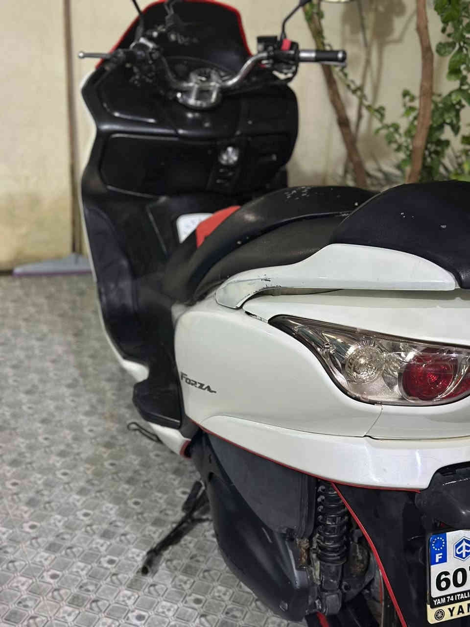 السلام عليكم فورزا صفر ٩ كرستال MF
دراجة كامله من اي نقص 7كير ٤ تحويلات 

السعر ٩٥٠ قفل 
العنوان ديالى
***********
