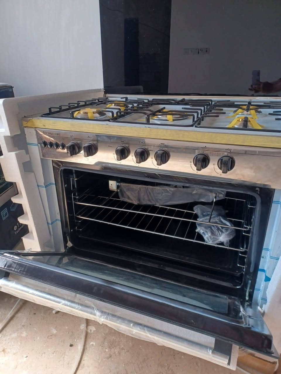 طباخ جديد بعده بل كارتون للبيع سعره 450 لي حب يتصل ع هاذه الرقم ***********
