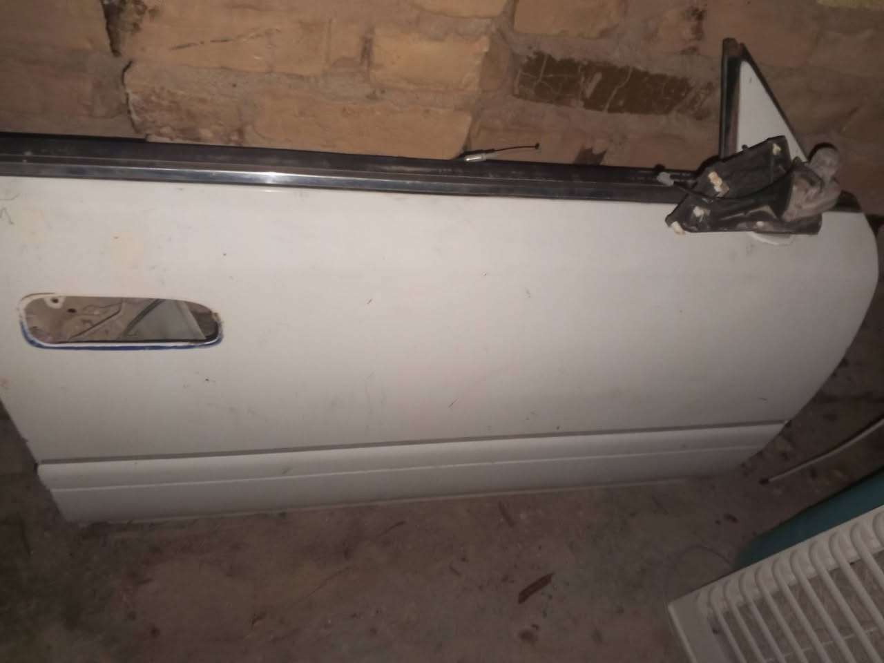 السلام عليكم شباب
فره كامله مال راس الثور 
4 بيبان 
3 دعاميات 2 كدام 
2 جاملغات 
بنيد 
جنطه
شتريد ابيعلك 
تصل ***********
