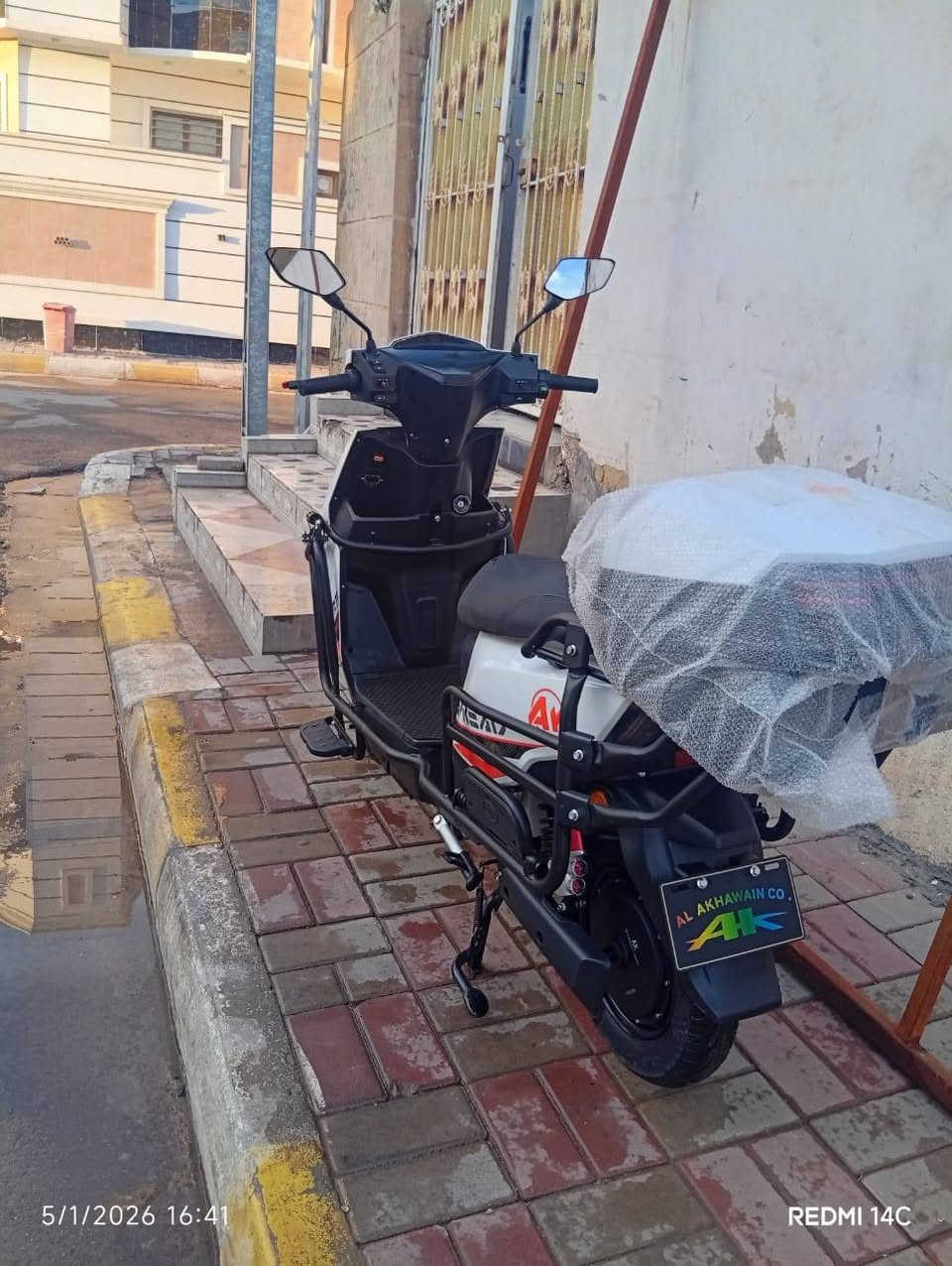 سلام عليكم بايسكل شحن فول نضافه ما صارله اقل من شهرين من مشدود 6بطاريات كلهن عل فحص جلخ ما بي للبيع لي يريدهن يجي خاص او هاذه رقمي *********** مكاني رمادي سعر 800 بي مجال حك جيه
