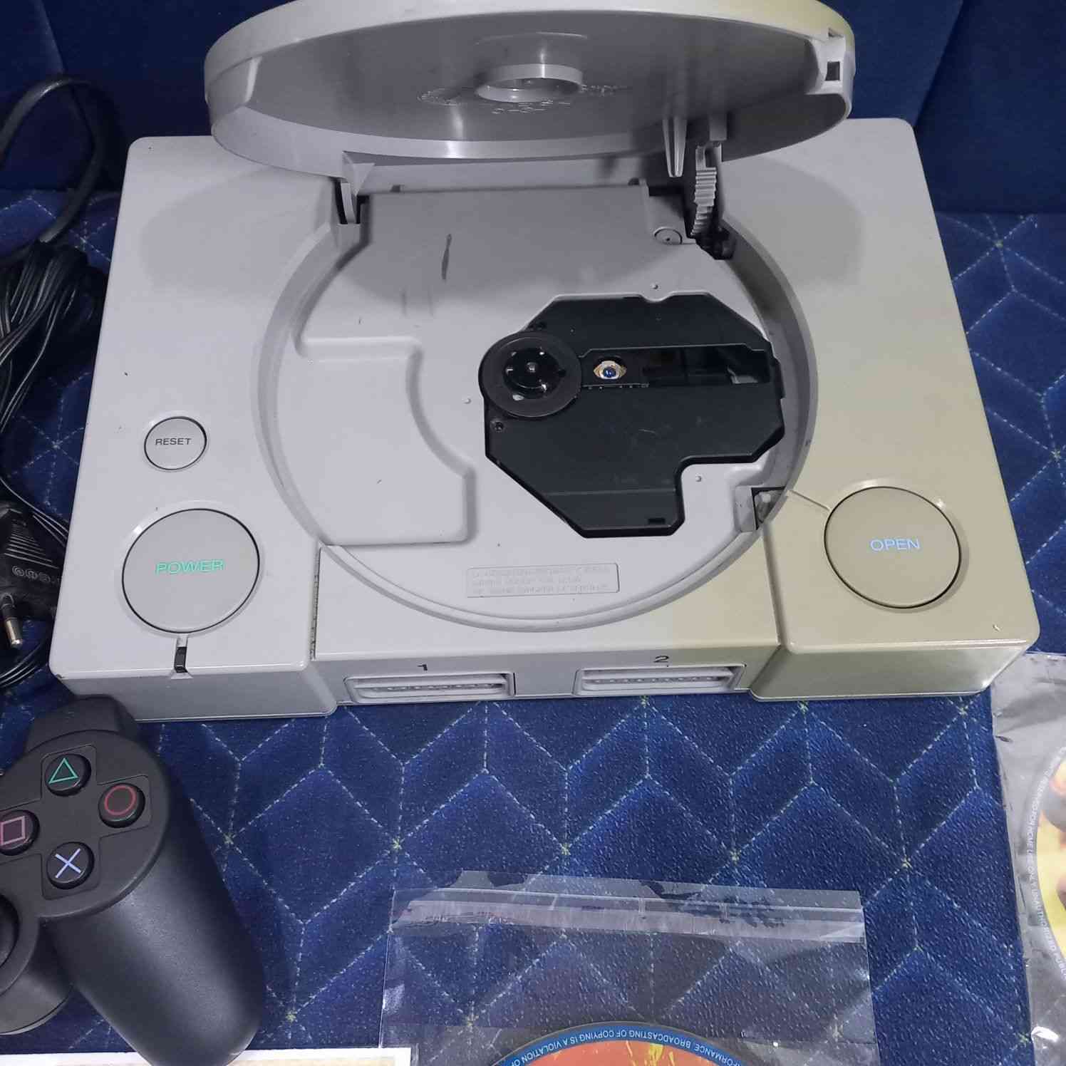 بلي١  شغال✅️ 
نظيف  جدا  ✅️
يشغل اقراص كوبي واصلي ✅️
مع جوستك وحده ومجموعة اقراص ✅️

سعره النهائي   / ٤٠ الف [ سعر نهائي ] 

توصيل كافة المحافظات ٦


**إذا كنت صاحب هذا الإعلان وتريد حذفه لأي سبب، رجاءا أرسل رسالة إلى الدعم الفني**