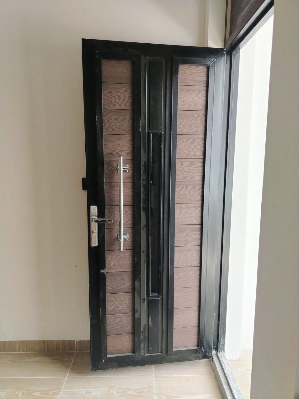 حداد متنقل عام بيبان شبابيك محجرات قمريات كيسبان سندويج فريمات تصليح الحديد التالف والنرمايد ٧٧٨١٦٦١٧٠٤

