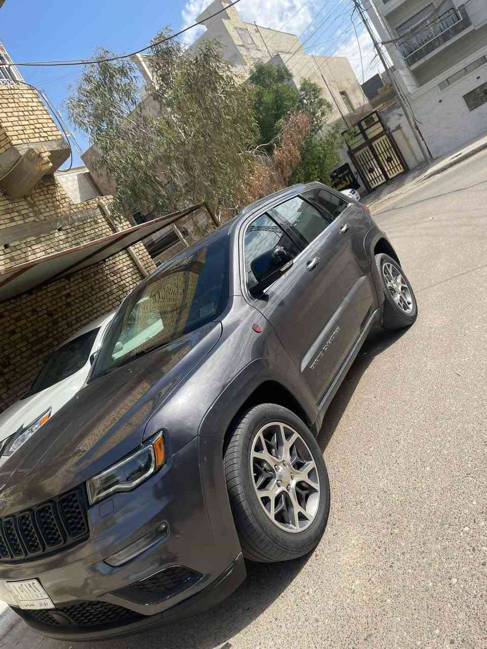 🚙 للمراوس بتاهو| جيب شيروكي ليمتد 2017

✔️ الموديل: 2017
✔️ الفئة: ليمتد (Limited) – فل أوبشن
✔️ المحرك: 3.6 لتر V6 Pentastar بقوة 295 حصان
✔️ ناقل الحركة: أوتوماتيك 8 سرعات
✔️ نظام الدفع: دبل (4×4)
✔️ مقاعد جلد فاخر مع تدفئة
✔️ مقاعد كهربائية مع حفظ وضعية السائق
✔️ شاشة لمس مع كاميرا خلفية
✔️ فتحة سقف بانوراما
✔️ تشغيل بصمة وستارت عن بُعد
✔️ حساسات أمامية وخلفية
✔️ مثبت سرعة
✔️ دخول ذكي بدون مفتاح
✔️ جنوط ألمنيوم 20 إنش
✔️ مكيف أوتوماتيك ثنائي التحكم

🔥 سيارة نظيفة ومواصفاتها عالية، جاهزة للاستخدام.


**إذا كنت صاحب هذا الإعلان وتريد حذفه لأي سبب، رجاءا أرسل رسالة إلى الدعم الفني**