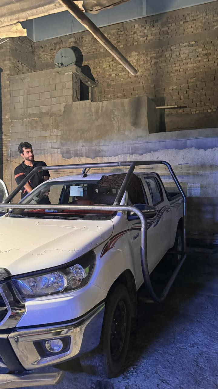 سلام عليكم عمل جميع أنواع الحداد باب شباك طبلات سقاف سندويج كيربي كيسبان كرفانات جميع أنواع مكان العمل بصره متواجد جميع مناطق البصره رقم الهاتف ***********
