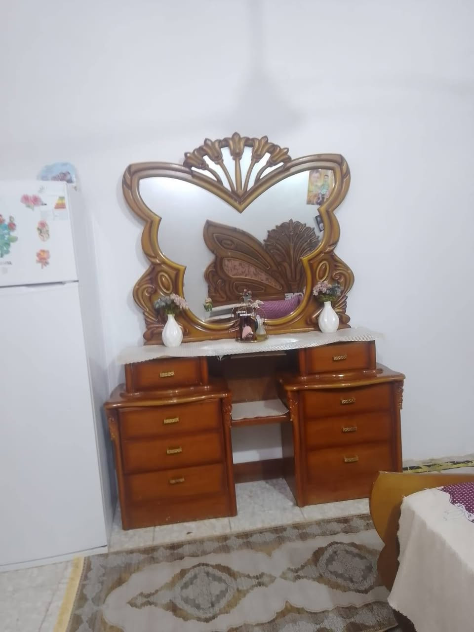 جربايه والميز المراية نظيفه كلش وياهن دوشك نظيف الشراي يتصل 300 وبيه مجال ***********
