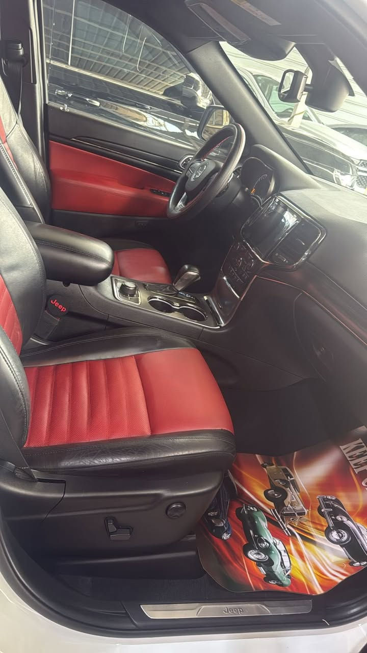 السلام عليكم
🔥 للبيع سيارة نوع جيب وكالة هارلم
📋 تفاصيل السيارة المعروضة
━━━━━━━━━━━━━━━━
🚘 النـــوع : جيب اس S معروفه مواصفاته وكالة هارلم  
📅 سنة الصنع : 2021
⏱️ العـــداد : 85 كيلو ٬
⚙️ المحـــرك : V6 3.6 
🎨 اللـــون : ابيض 
💰 السعـــر  335 $

📝 ملاحظات:
خليجي
 كفاله عامه عدا PDR 
اصبعين مع كرت 

━━━━━━━━━━━━━━━━
📍 الموقع:
النجف الاشرف
***********
