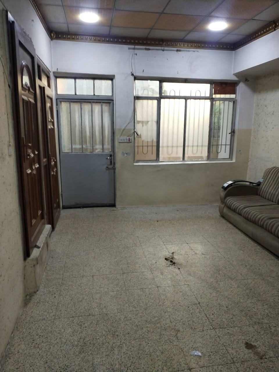 الموصل
للايجار دار في حي البلديات مساحه 220 م طابقين 6 غرف نوم يقع على شارعين. شارع امامي بعرض 15 م وشارع خلفي بعرض 12 م. قريب من سايدين طب الاسنان.
للاستفسار:مكتب اليوسف للعقار.
***********
***********
