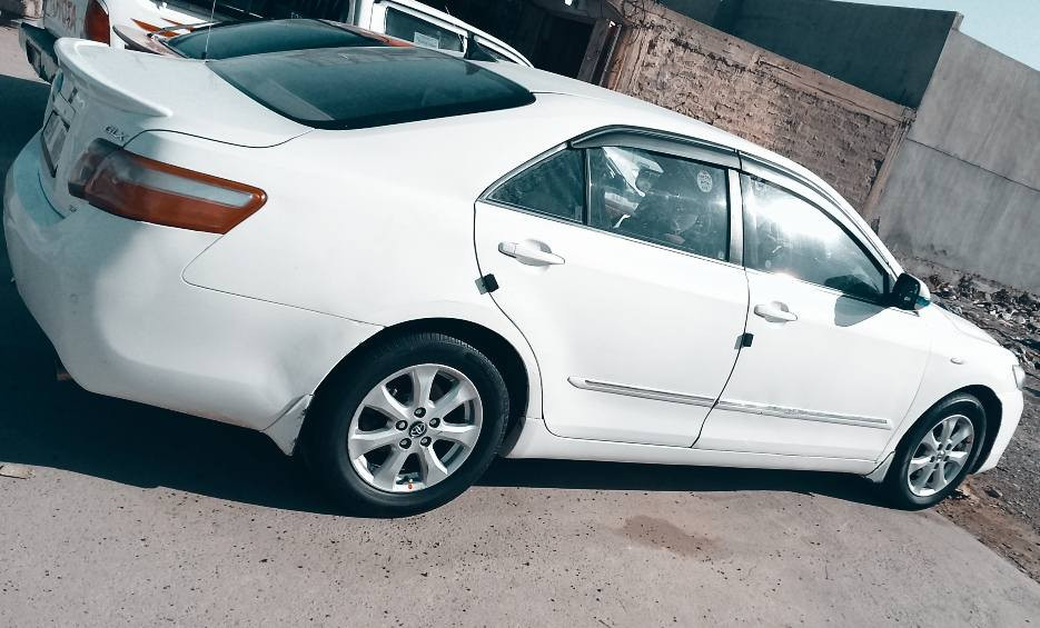تويوتا كامري 2008 خليجي GLX
محدث2011

فول مواصفات (عدا البصمة)
رقم صلاح الدين دولي (مشروع وطني)
السيارة: ضرر 3قطع 
محرك 4 سلندر
كير ومكينة (كفالة)
صدر جديد (نافضه)
ما ناقصها كلشي (والك الفحص وتقتنع)

المواصفات:
بردة خلفية + شاشة
تحكم ستيرن + داخل صاج
الصندوق والأبواب (كهرباء)
اشاير بالمراية + اشاير بالجاملغات
تبريد قطعتين (ثلج)
تراي (وين ما يعجبك)

مكان السيارة: صلاح الدين الشرقاط 
السعر: 🟧  95 و الشراي يتدلل 
للتواصل: ***********
