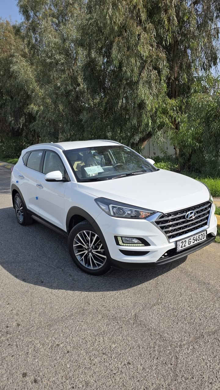 توكسن موديل 2019 خليجي كوري  بصمة وشاشة وكاميره وكشنات ٢ كهرباء تحكمات ستيرن جهتين نظام سبورت ونورمال وايكو حاجب لد وبك لايت لد وكشافات لد ومراة كهرباء وإشاره بلمرايه ومراة قابل للطي واضواء ترحيب عن قرب يدات نيكل شحن واير ليس قطعتين تبريد دبل مناخ منفصل حساسات أمامي وخلفي مانع انزلاق وبعد هواي مواصفات السيارة جديدة خااام ماشيه ٧٤ ألف فقط مع طخم تايرات جديد سبير ما نازل محرك ٢٠  دوش برغي ما مفتوح شرط سيارة جديده وجاهزه بدون صبغ السعر ١٩٥$ وبيها مجال مكاني الموصل المجموعة الثقافية للإستفسار 
***********
***********
