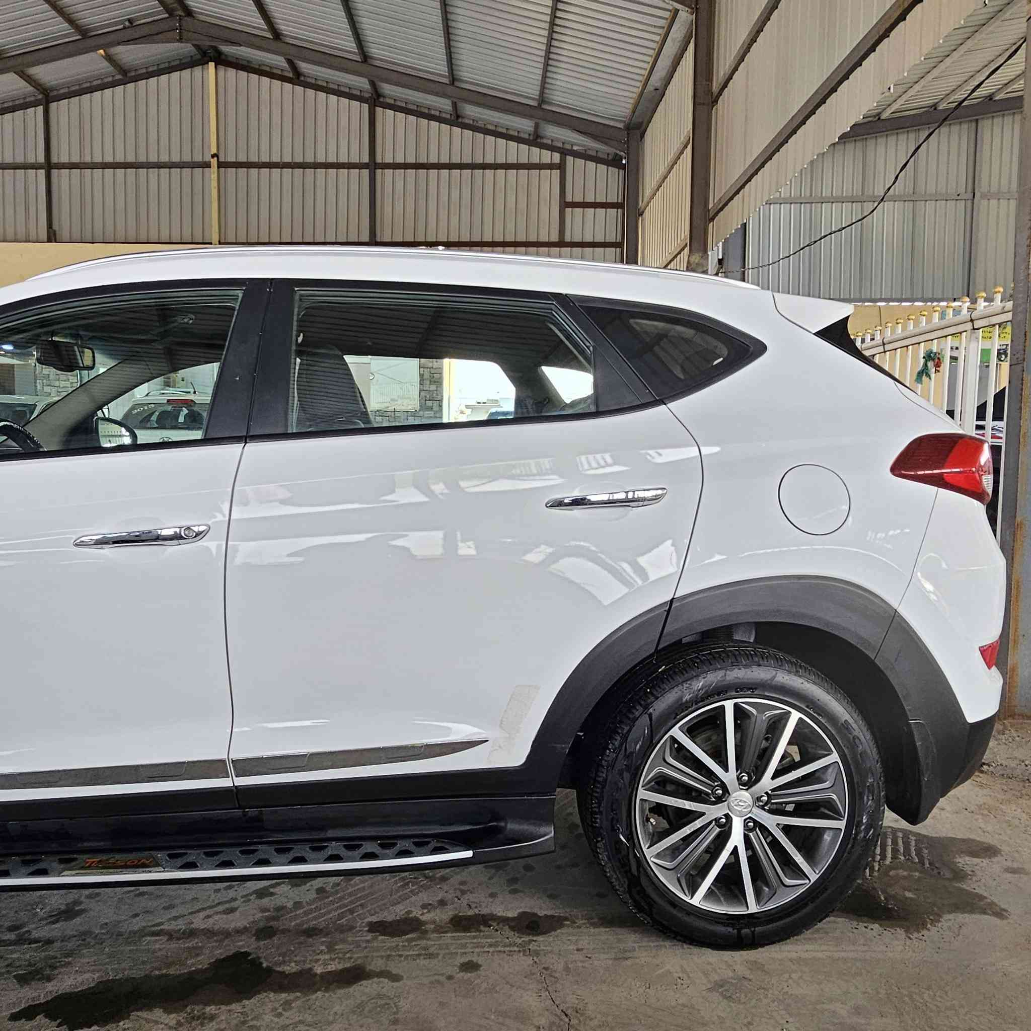 السلام عليكم 
توسان 2017 كوري 
كفالة عامه 
رقم اربيل مجدد
تحويل و كالة 
سعر 182  بيه مجال 
مكانة واسط / الزبيدية 
*********** 
***********
