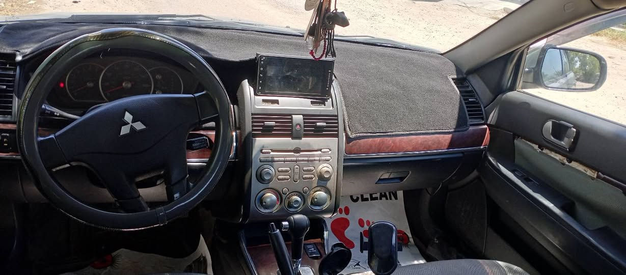 سلام عليكم للبيع  كلنت موديل ٢٠٠٩ وارد امريكي مصبوغة حزام ٦٧ ورقة وبيها مجال كلشي بيها شغال تبريد ثلج كير مكينة خير من الله تواصل رقمي *********** ابو محمد
