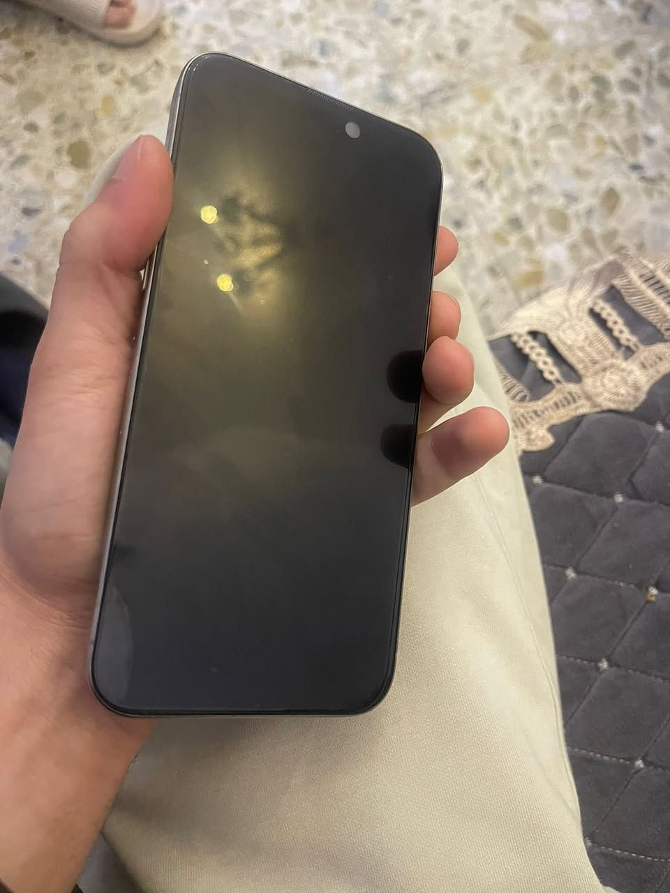 السلام عليكم 15 برو ماكس شرق اوسط لون تيتانيوم ذاكرة 256 بطارية 88 جهاز نضيف جدا شخط مابي مكفول عل فحص غراضة كاملة السعر مليون وبي مجال بسيط شراي خاص او واتساب ***********
