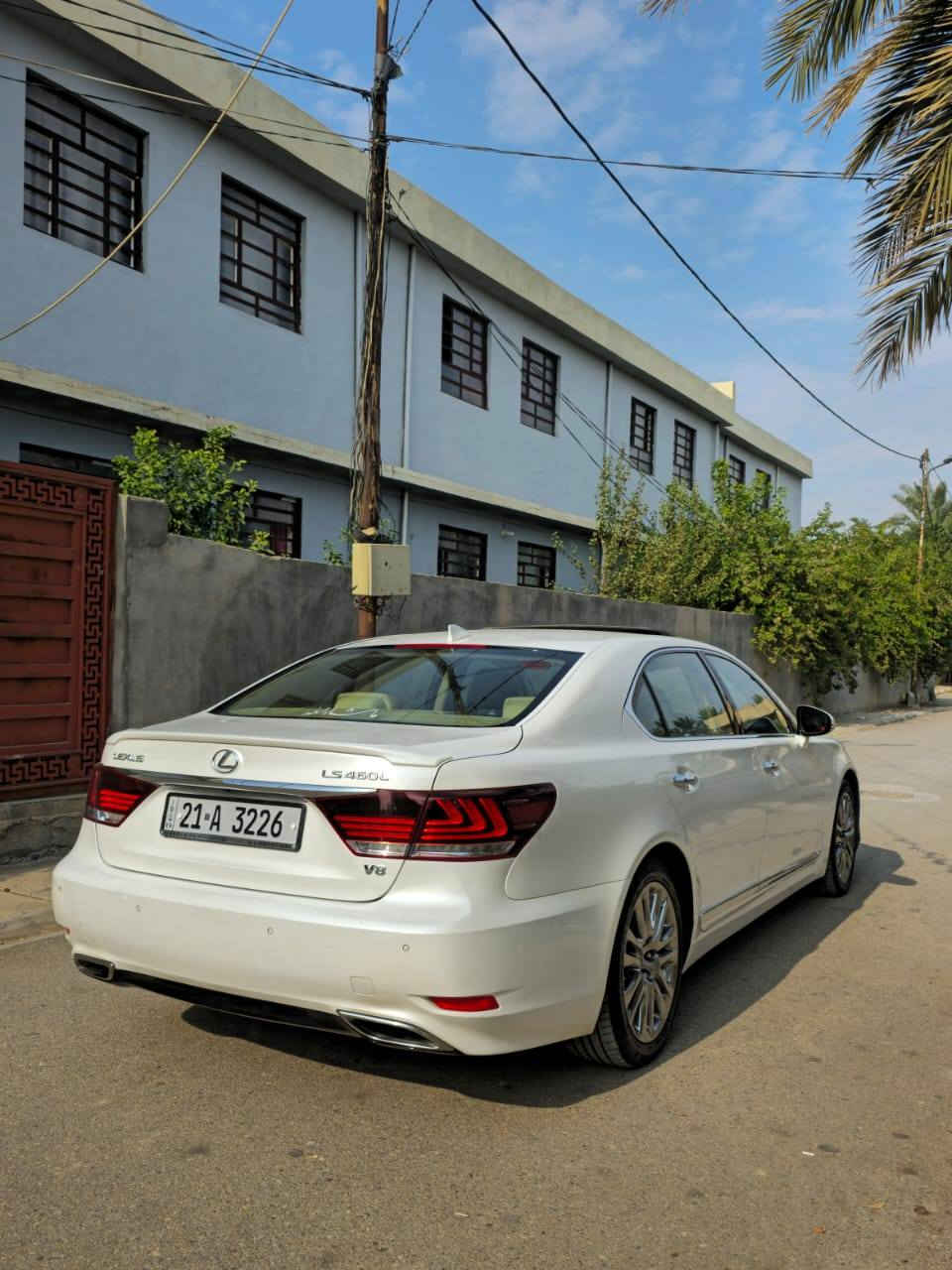 السلام عليكم اخواني لكزز LS 460 L للبيع
موديل 2014 كفاله عامه من بارد وصبغ وضربه وكلشي بيها شغال بدون نقص والسونار موجود بالمنشور رقمي *********** 
مواصفات : خمس بصمات كشن طياره رادارت اربع كشنات تدفئه وتبريد ناظور ليلي 12 قطعه تبريد مرايات قلابه بوب شفط وصندوق شفط فول تحكمات ستيرن كهرباء كشنات 7 وضعيات 
وباقي مواصفات معروفه ال VIP
السعر 268 وبيها مجال
