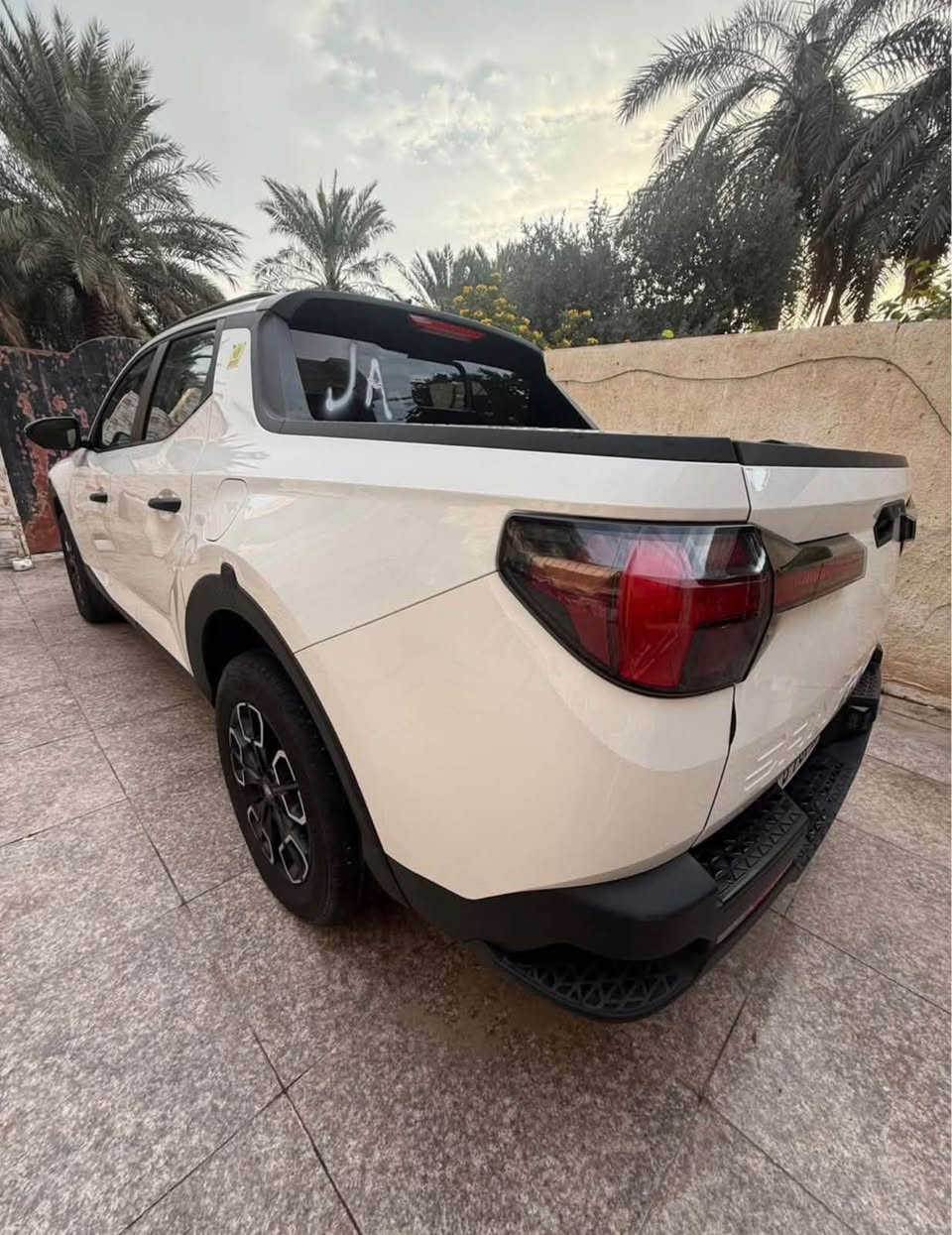 هونداي سانتا كروز مديل 2024
مكينة 2.5 
فتحة سقف 
فورويل 
والباقي معروف 
***********

