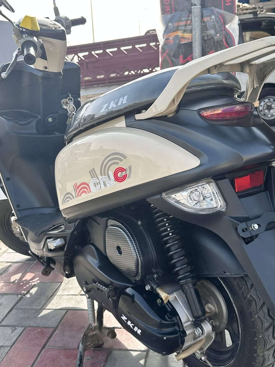 سلام عليكم..دراجه ماكس بوليسي
اللبيع مكينه امتياز ياباني الدراجه صار 8 اشهر طالعه من المعرض ما بيها اي نقص الحمدالله كهربائيات كلها شغاله الإضافات الي بيها زنون لدأت جانبيه شاحن مبايل سريع  أمبيثري تايرات جديده الدراجه مكفوله من كلشي الاستفسار الاتصال على الرقم مكاني كربلاء ***********
