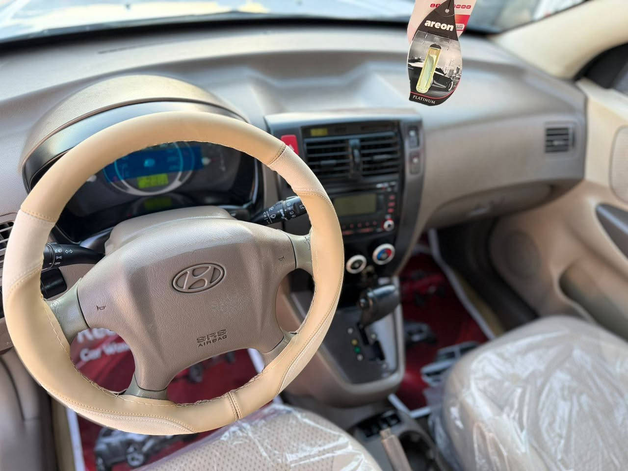 السلام عليكم
توكسان 2009 خليجي 

رقم اربيل لماني بسم كردي 

تريد تحويل وكاله تدلل 

السسياره مكفوله من التبديل ولضربه والصبغ حته

الدعاميات مكفولات شرط عل السونار

تفحص 

مكينه 2000 

حداديه جديده 

داخل لونين 

تخم تاير صارله اسبوع 

السياره جاهزه 

مابيها كل نقص 

مكانها حله  سعرها 124 

***********
