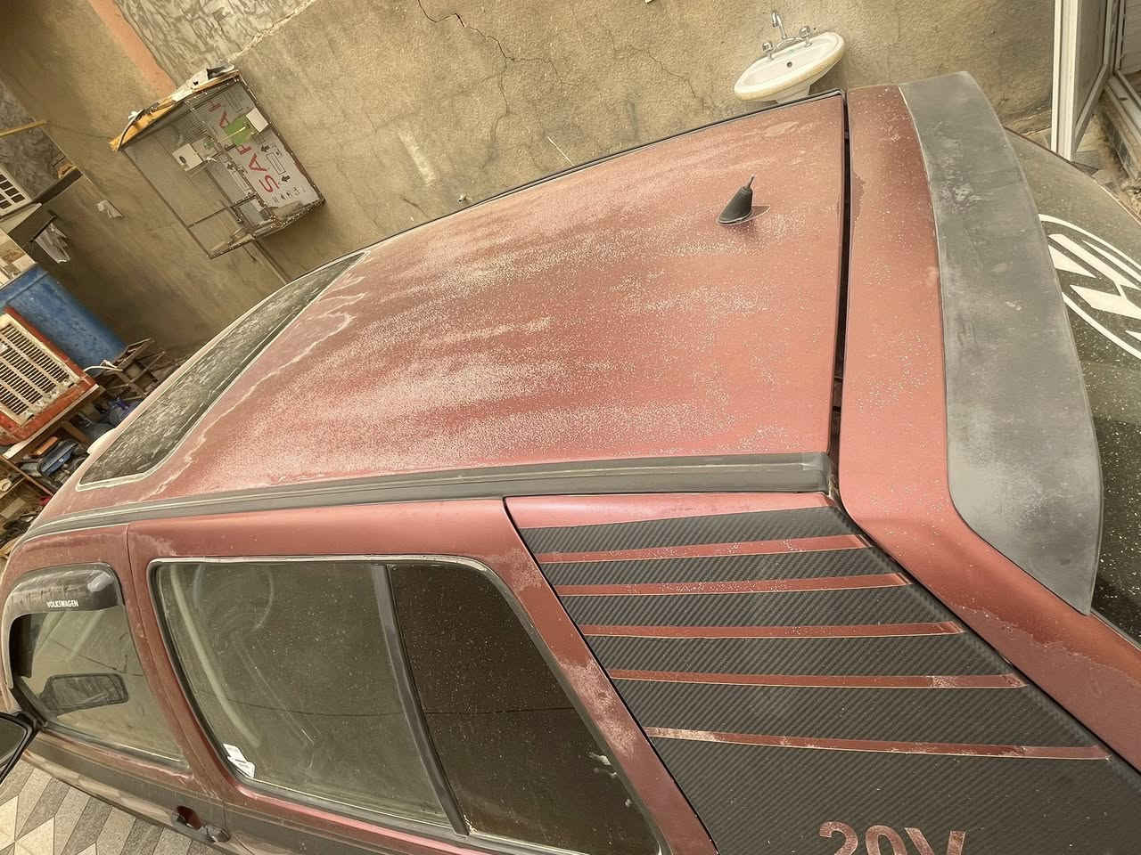 السلام عليكم سياره كولف موديل1993 رقم بغداد مشروع وطني باسمي سياره نضيفه مشتغل بيها دوسات جوه باب فقط سياره شوف العين محرك 2000 كير اوتماتيك نوزلات جدد وياها دبلات خلفيه هم بعد ما شديتها حداديه صدر اماميه 80 بالميه تحتاج  دبلات فقط  سنتر لك وتحكم داخل كله شغال شادلها شاشه دهن لا تنقيص ولا تبخير  سقفيه نازل قماشها من نص يحتاجلها ترتيب وتبريد شغال منقص غاز اني ازيده غاز وتاخذه شرط ثلج مكاني صلاح الدين تكريت سعر 45 وبيها مجال بسيط ***********
