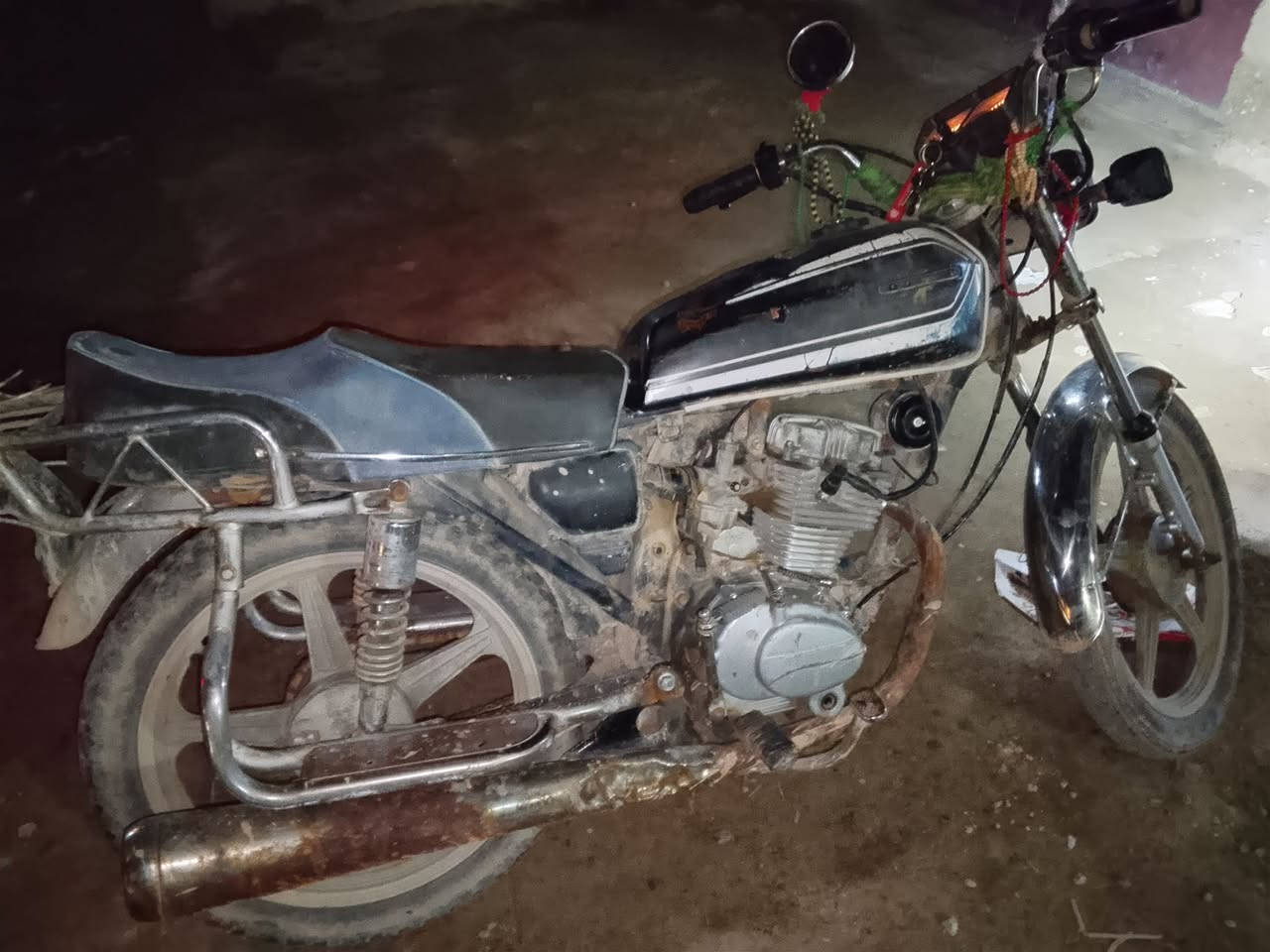 السلام عليكم دراجه سافان موديل 2009 أوراق مابيها اكفلها من سرقة مكاني واسط قضاء العزيزية الخماس السعر 250 وبيها مجال دراجه خير من الله شغل وطلع كهربائيات كلها شغاله ***********
