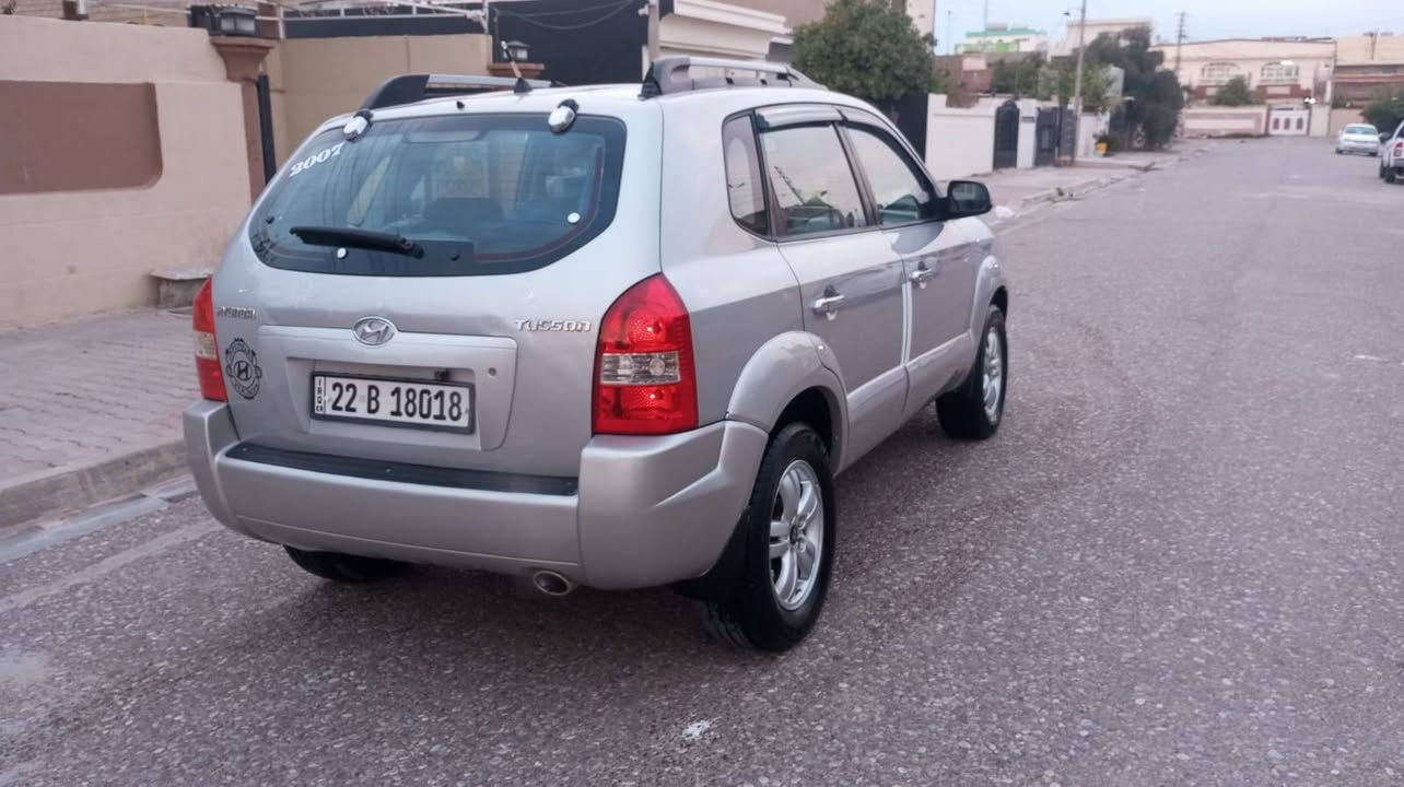 توسان موديل ٢٠٠٧ كير عادي 
بدون صبغ كير محرك بشرط
سنوية جديد دفتر بنزين بي سعر ٨٦بي مجال قليل شراي خابر *********** مكان كركوك للبيع فقط ماراوس ولا ابيع قسط كركوك, العراق
