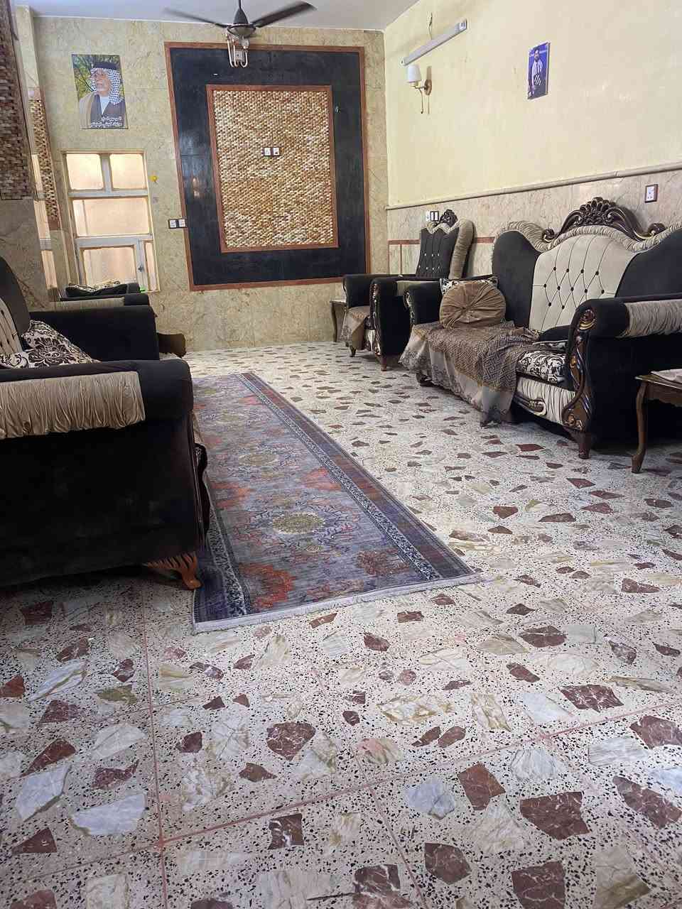 السلام عليكم
دار للبيع  مساحة 144 متر 
الموقع بغداد مدينة الصدر قطاع 49 ثاني بيت على شارع العام 
البناء حديث درجة اولى 
البيت يحتوي على طابقين 
الطابق الاول استقبال 9*4 +صالة عدد 2 +صحيات داخلي وخارجي + غرفة نوم +مناور عدد 2 
الطابق الثاني غرفتين + صحيات  
دار يصلح الى نصفين 
للاستفسار اتصال على هذا رقم 
***********
