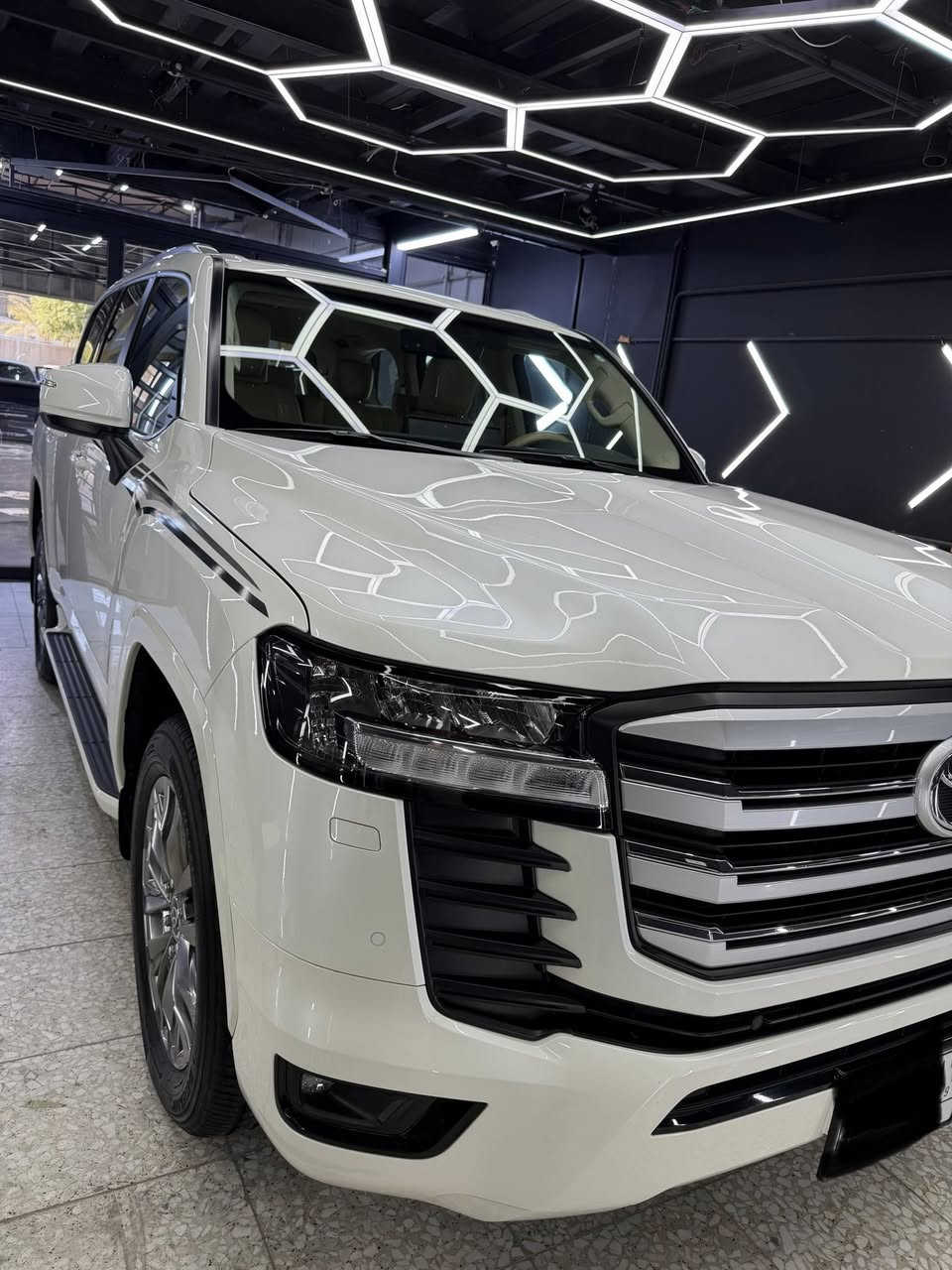 لاندكروز gxr موديل 2022
رقم بغداد بأسمي تحويل مباشر 

حالة سيارة : ( بعدهة بحالة الوكالة ماشيه ٢٦ الف حقيقي وين متريد افحص ،مكفولة كفاله عامة من البارد والتبديل والصبغ والشخوط والرصعات ،) 

مواصفات ‏( gxr ﮼ ٣ شاشات تطبيق ، مقاعد تبريد ، حساسات محيطية واشاير مري ، شاشة بلادية وثلاجة وصاج ومقاعد جلد كله بلادي ) 

مكان السيارة بغداد 
للاستفسار ***********
