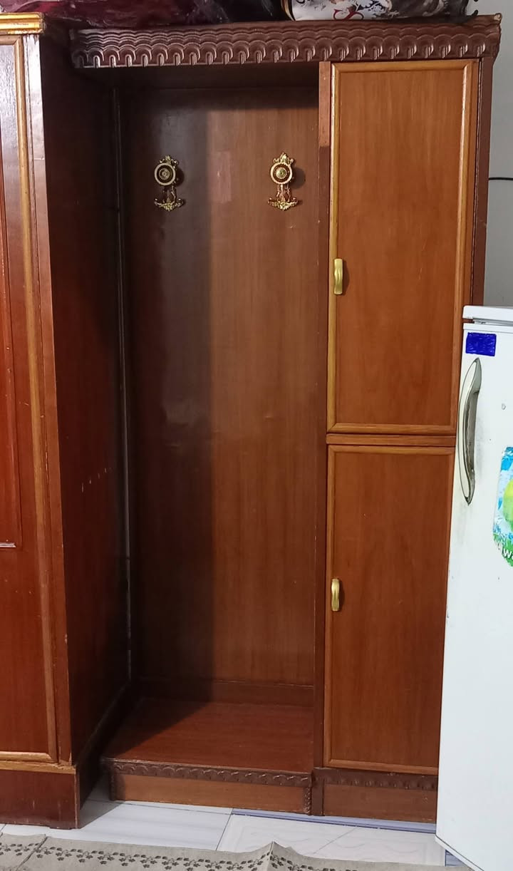 بــــــــســـــــم الـــلـــه
#غرفة_أخشاب_عراقيه مستخدمه #للبيع #مو_حطاطه   الكنتور ست ابواب وميز تواليت وزاويه والچربايه وبوفياتها الغرفه كامله ونضافتها خير من اللّـه #السعر 600 وبيها خوش مجال للشراي #المكان_قريه_ؤالبوحيات اتصل وبيك خير ودلل ***********
