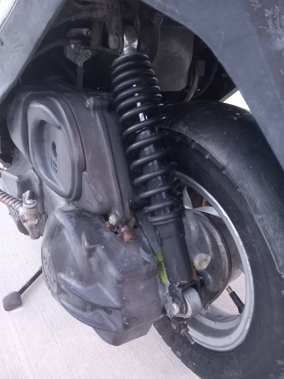 دراجة ماكس ١٤٠ كفرات اصلية كلها مرقمة كهربائيات كلها شغالة محرك بلادي فقط ولفات مبدلة اللون زيتوني مميز سعرها ٤٠٠ 
عنواني بغداد البلديات الضباط 
للاستفسار ***********
