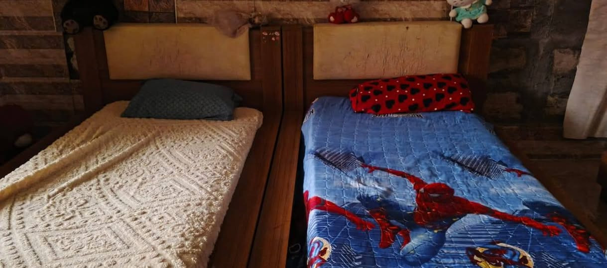 غرفة نوم للبيع السعر بدون الدواشك
100 الف معه دواشك 150
تواصل وات ساب 
***********
