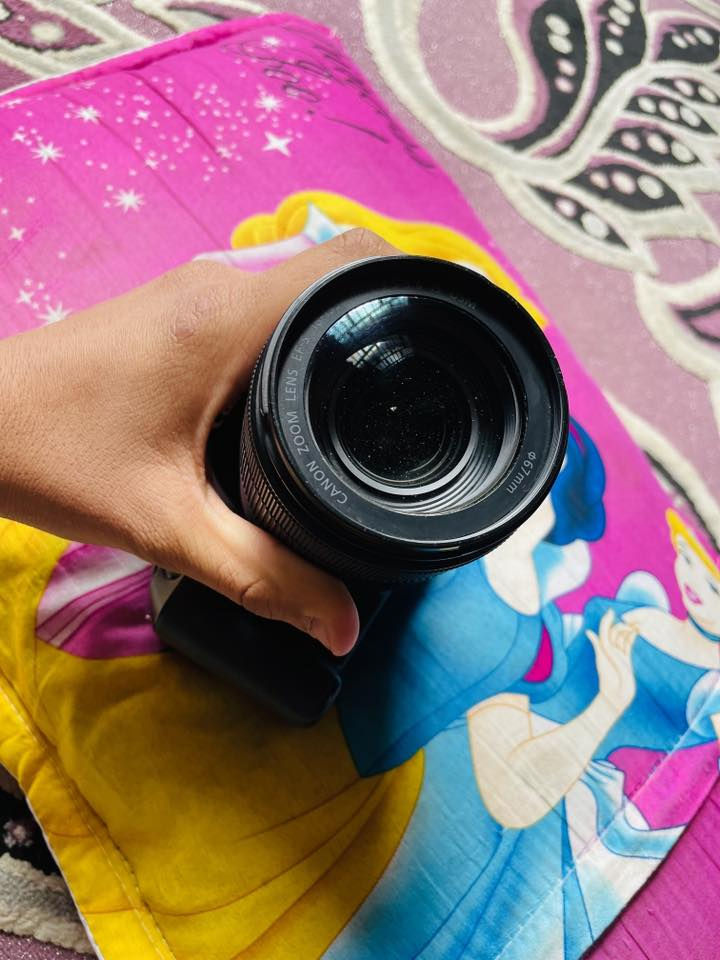 سلام عليكم ورحمة الله كامره كانون 250 D كامره نضيفه كلش مواصفاته معروفه شاشه لمس تدعم الاتصال بل واي فاي وباوتوث ايضاً وياها شاحنتها فقط السعر 650 بيها مجال رقمي بي واتساب ***********
