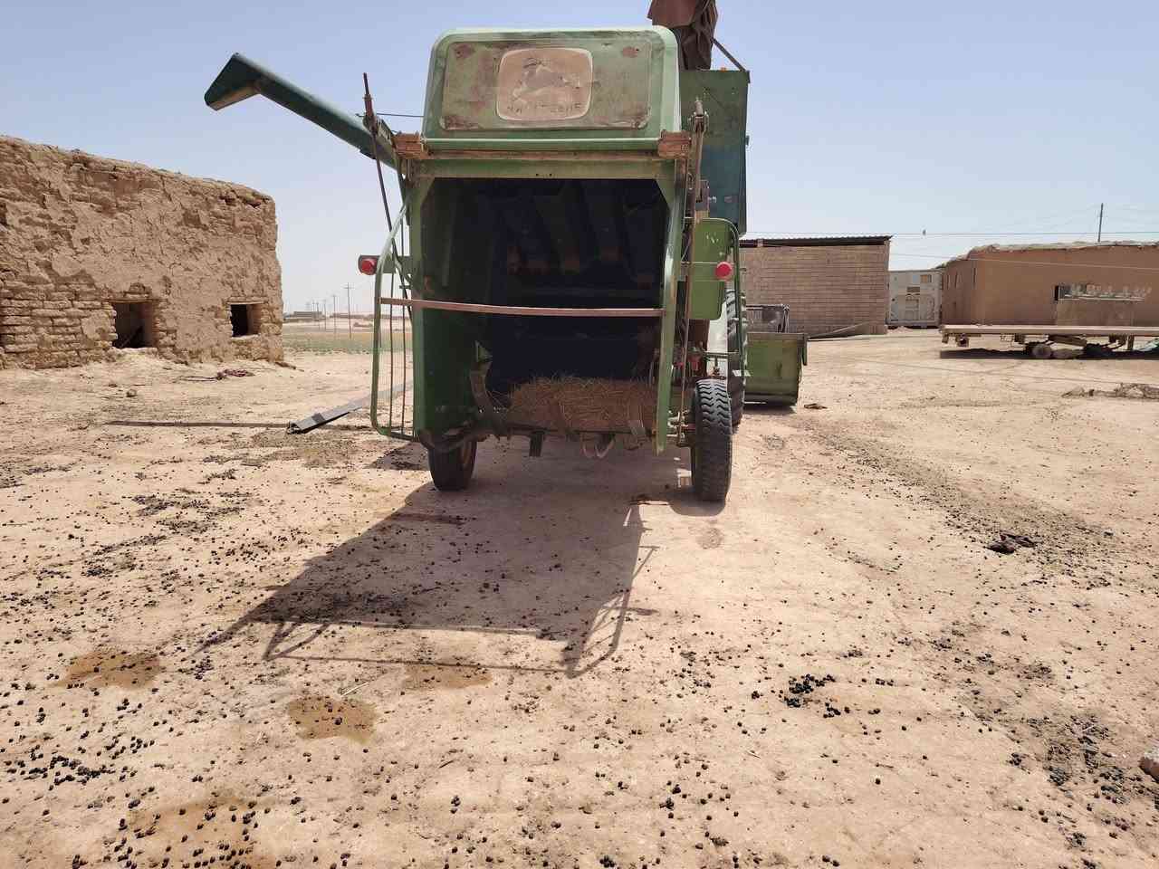 سلام عليكم دراسة جون دير للبيع 1980محرك شرط  معمل شرط مكفوله من الخياس تواير اربعه جدد طبله مطوله 
عنوان تل عبطه ***********
