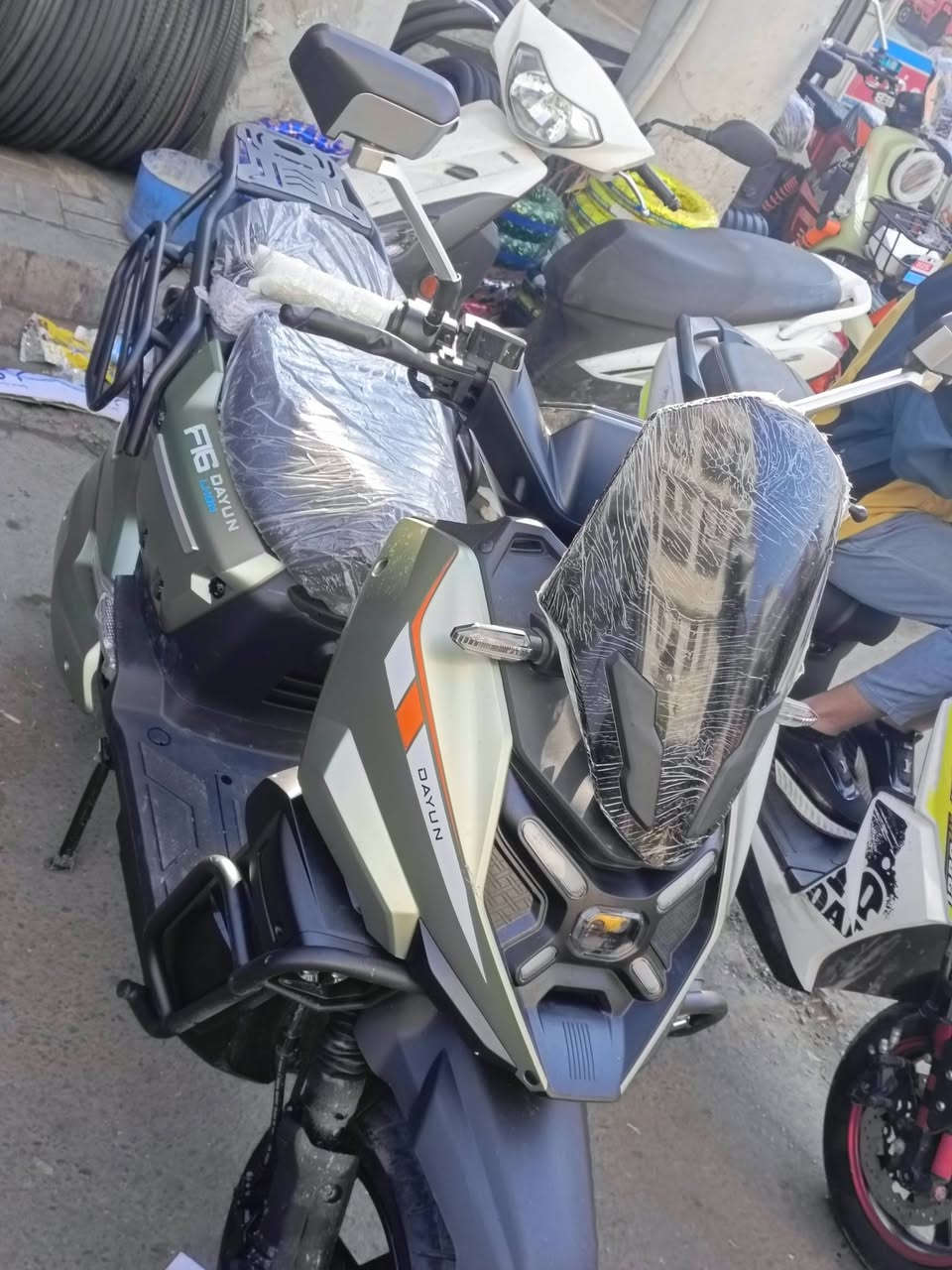 ستخدام يومين فقط 
ليثيوم ضمان سنه بل باتري
*********** وتساب فقط
مكاني صالحيه 
سعر  ١٤٠٠
