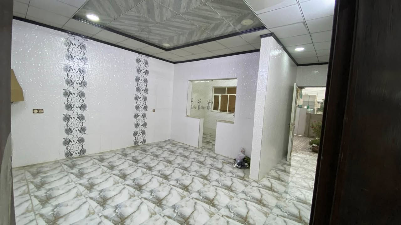 سلام عليكم
بيت للايجار  في حي ملايين الثانيه قرب جامع عادل
مساحه البيت 300 طابقين معزولين 
طابق الثاني مساحه 200 (شقه معزوله)
للإستفسار اتصل ***********
