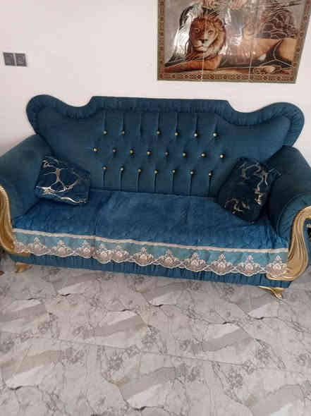 للبيع تخم جديد هو ومقاعد 6العنوان الكريمه السعر 500وبي مجال ***********
