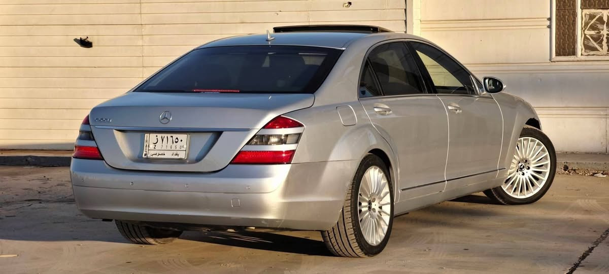 مرسيدس S550 موديل 2007 باب طويل رئاسي
فول مواصفات
مكفوله بدون صبغ 
محرك V8 
جديده جدا 
جاهزه بدون نقص 
5 بردات كهرباء 
كشنات كهرباء 4 خزن ميموري
12 ايرباك 
ابواب +جنطه شفط+مري شفط تحكم كهرباء 
لايت داينمك وي الستيرن +زراك لايت 
ستيرن كهرباء 
سستم صوت هارمن كاردن 
مكان السيارة الناصرية المركز 
للاستفسار ***********

