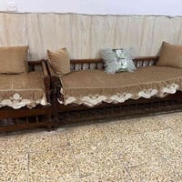 تخم للبيع خشب صنوبر قنفات عدد 2 و4 كراسي السعر 150 الطوبجي 07709472421