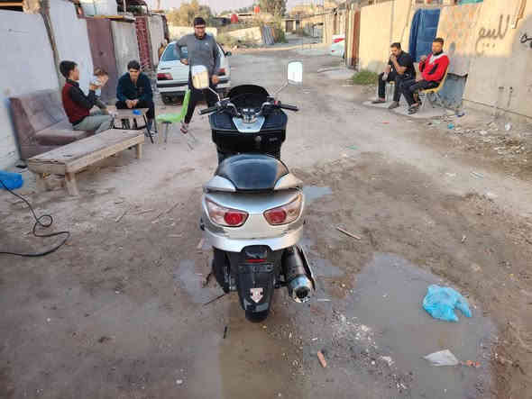 السلام عليكم شباب دراجه فورزه 09 نضيفه كيج بانزين واكف وبس باقي كل شغال و ضرر بصيط كشن مثل ما موضح بكدام العين مكينه حلوه و بيها منفيس سعر 750 و بيها مجال بس شي بصيط مكان بغداد منطقة الغزاليه شارع مشجر رقم هاتف ***********
