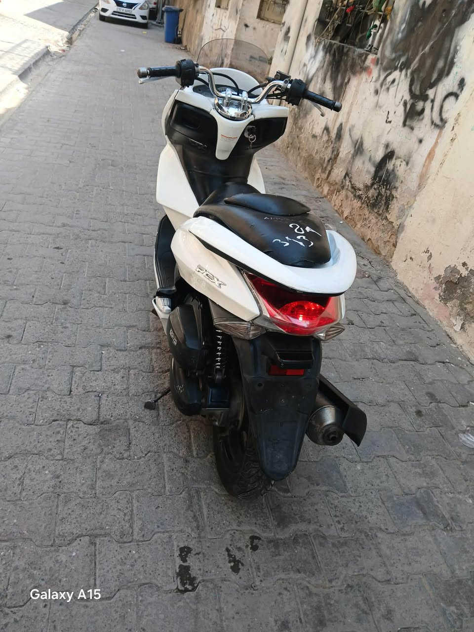 سلام عليكم PCX جيل اول 

#ياباني_أصلي 

#كفاله_عامه 

#لاتبخير لاتنقيص شلعه معدل خير من الله 

#كفرات بلاديه الدراجه جديده بلاديه 

#برغي ممفتوح بيهه 

#جيب فيتر تعال بشرط تاخذهه من باب البيت 

#حساسات كله شغاله حرف( A )

#السعر( مليون و٤٠٠ وبيه مجال 

#بغداد_الكرخ 

 #تصال  ***********

#وتساب موجود.نفس الرقم بغداد, العراق
