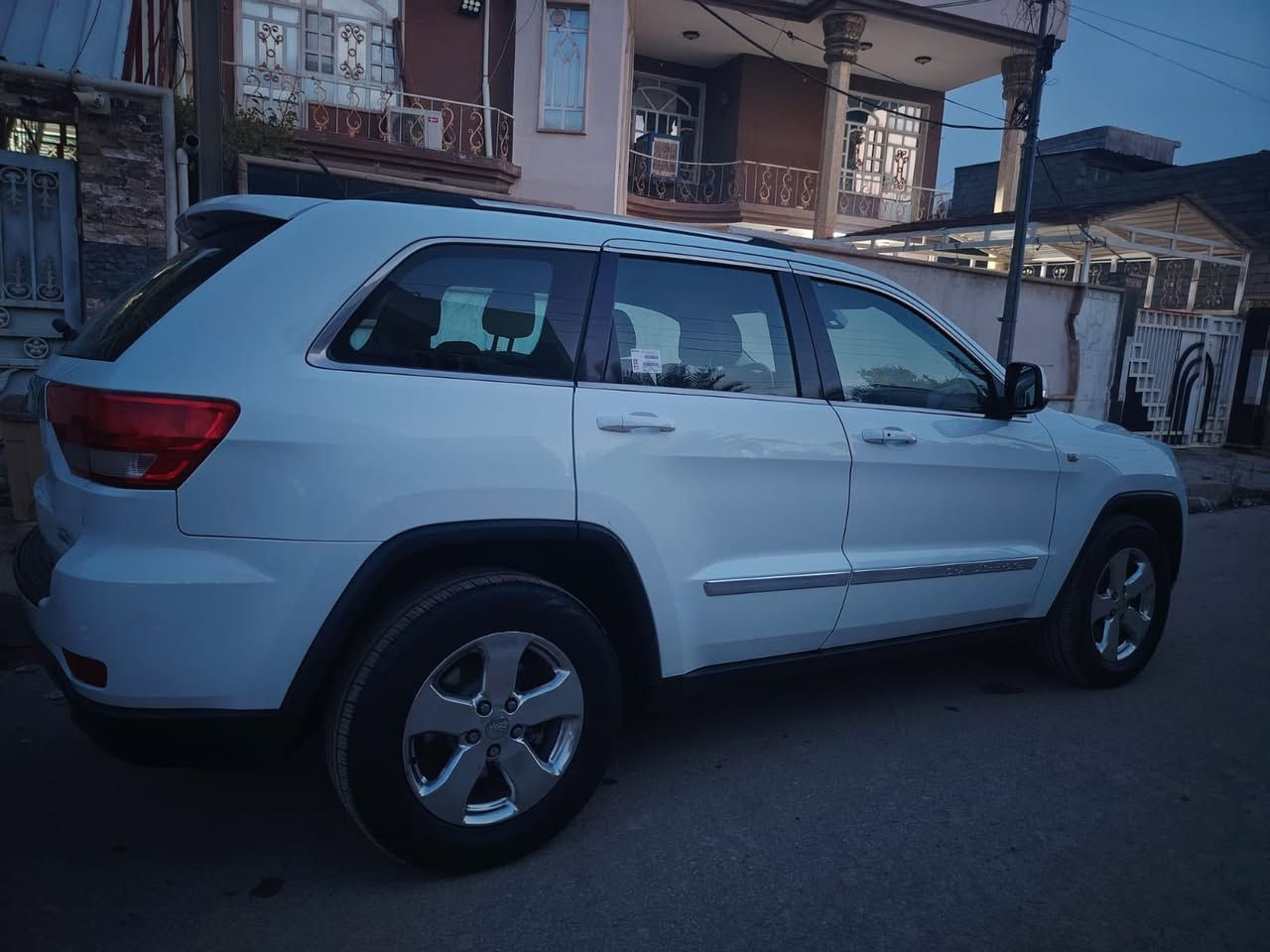 جيب كراند شيروكي موديل ٢٠١٣ خليجي
مكفولة من الصبغ و التبديل
مواصفات السيارة limited
بصمة و فتحة 
كشنات جلد وكهرباء
تبريد لمس 
شاشة وكامرة
داخل قرميدي 
تبريد قطعتين 
فور ويل 
السونار مرفق مع الصور 
السعر 190 $ 
مكان السيارة ديالى بعقوبة
مكلف بالنشر هذة رقم صاحبهة ***********
