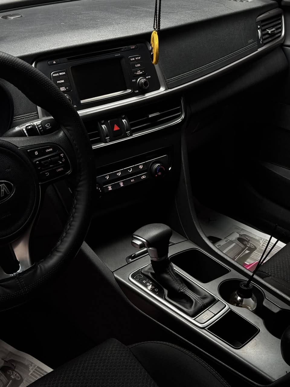 السلام عليكم  اوبتيما 2017 امريكي حادثها جاملغ وباب السايق ماشيه 117 ميل مكينه 2400gdi  مكينه وكير وشواصي مكفوله 
السعر: 135
***********
