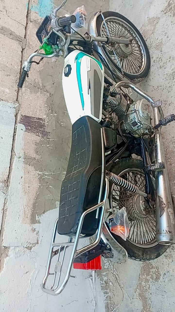 شباب دراجه للبيع اسكنر موديل 20  سعره خاص شراي يتصل ***********
