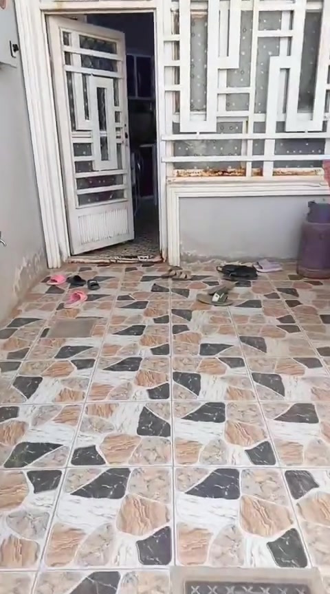 يالله بيت طابق ونص للبيع المساحة ٢٠٠ متر طابو زراعي سند ٢٥ يحتوي على ثلاث غرف نوم وصاله واستقبال ومطبخ وصحيات داخليه وخارجيه منور وطارمه بناء حديث طابوك صب مسلح كل الخدمات موجودة تبليط الشارع الرئيسي العنوان كربلاء قضاء طويريج الحولي شارع القطع السعر 95 مليون مع المجال تفاصيل أكثر الاتصال على الرقم او مراجعه المكتب
***********
***********
