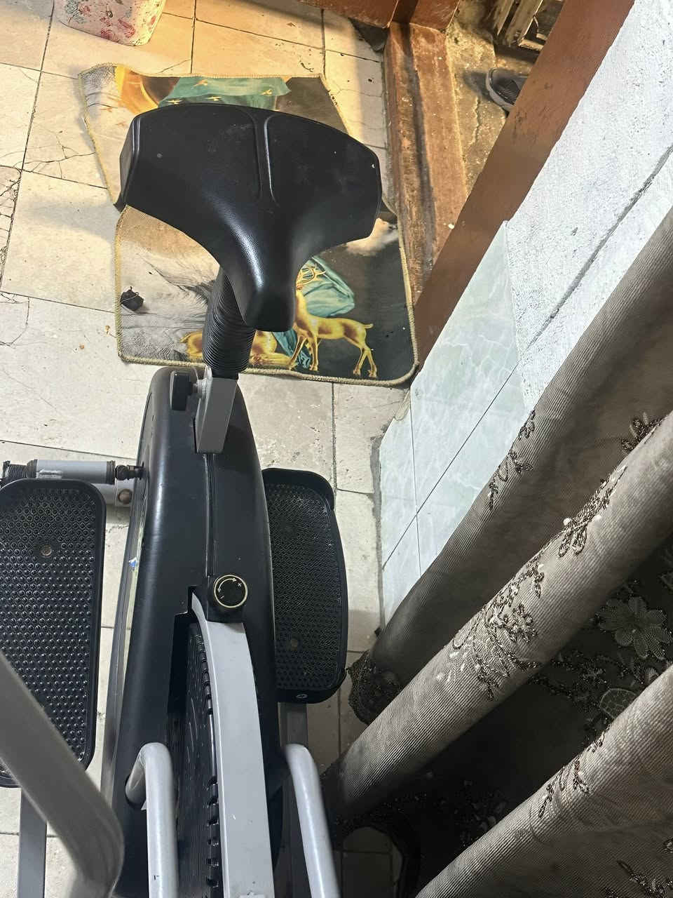 بايسكل رياضي ثابت نضيف سعر 80 وبي مجال قليل  مكان بغداد الشعب ***********
