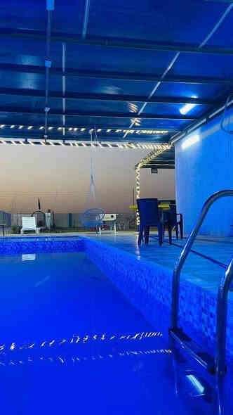 المزرعه موثقة بتطبيق اجرلي
مزرعه ( حكايتي العائلية )يقدملك اجمل جلسة  واطلالة، 
مسبح للكبار 
ومسبح صغير للأطفال 
شوايات متوفره للسمك🐟 و الكباب والتكه 
وتنور الطين المميز 
صاله كبيره🪑🪞🛋️ مجهزة بشاشة 
سماعة دي جي  
َمنضده للكبار مع فيشة 
زحليكة للأطفال مع مراجيح جلسة 
غرفة نوم مزدوجة للعرسان
وغرفة نوم ثانيه ٤  أسره 
مع وجود فرش إضافية 
مطبخ مجهز من جميع المستلزمات 🥘✅ 
حمامات متكامل عدد ٢ 🚿🛁✅
جلسة خارجية عربية تراثية ✅
كهرباء٢٤ساعه بدون انقطاع✅
كراج للسيارات 🚙🚗✅
كونك مميز انت وعائلتك واستمتع   بالمناظر 
مع الهواء الطلق وسط مزارع ا🍁🌴
العنوان بغداد الكرغولية سايد الواحد قريب سريع القناة ودقايق عن محمد القاسم  
للحجز والاستفسار الاتصال على الرقم 
***********
***********
مستعدون لاقامة الحفلات والمناسبات 
حكايتي _احلی_عالم
التعليمات الخاصة بالمزرعه :
١-ممنوع ادخال الاسلحة والمشروبات الكحولية
٢-نحن غير مسوولين عن حوادث( الغرق  - المشاجرات - صعقات الكهرباء)
٤- لانتحمل كافة الامور القانونيه والعشائرية اثناء  الحجز
٥- جلب بطاقة وطنية او عقد زواج بالنسبه للعوائل
٦-  الحفاظ على ممتلكات المزرعة وفي حاله كسر او تلف يتحمل الزبون غرامة
