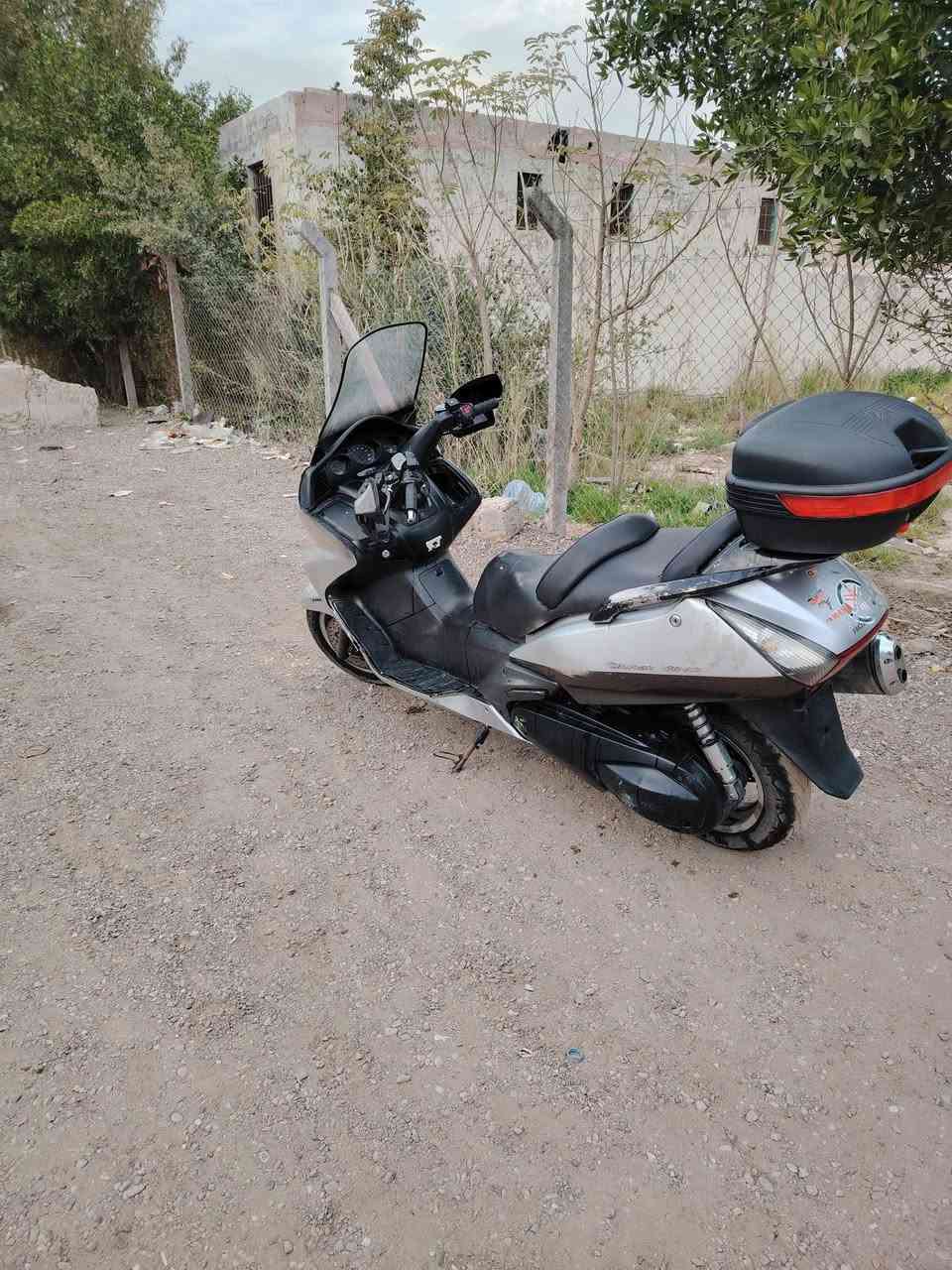 سلام عليكم سلفر ونج 600 اوفر مود  مكينه مكفولة هاون شلعه معدل تاكل كاع بطناش دراجه مرتبة   مصدات هواء اصليه جنطه مرتبه  تخم تاير جدد  ماصدة وشاير كرستال  مكينه ملحه  ترايك الشمال سعر 14ورقه مكان بغداد الزعفرانيه رقم ***********
