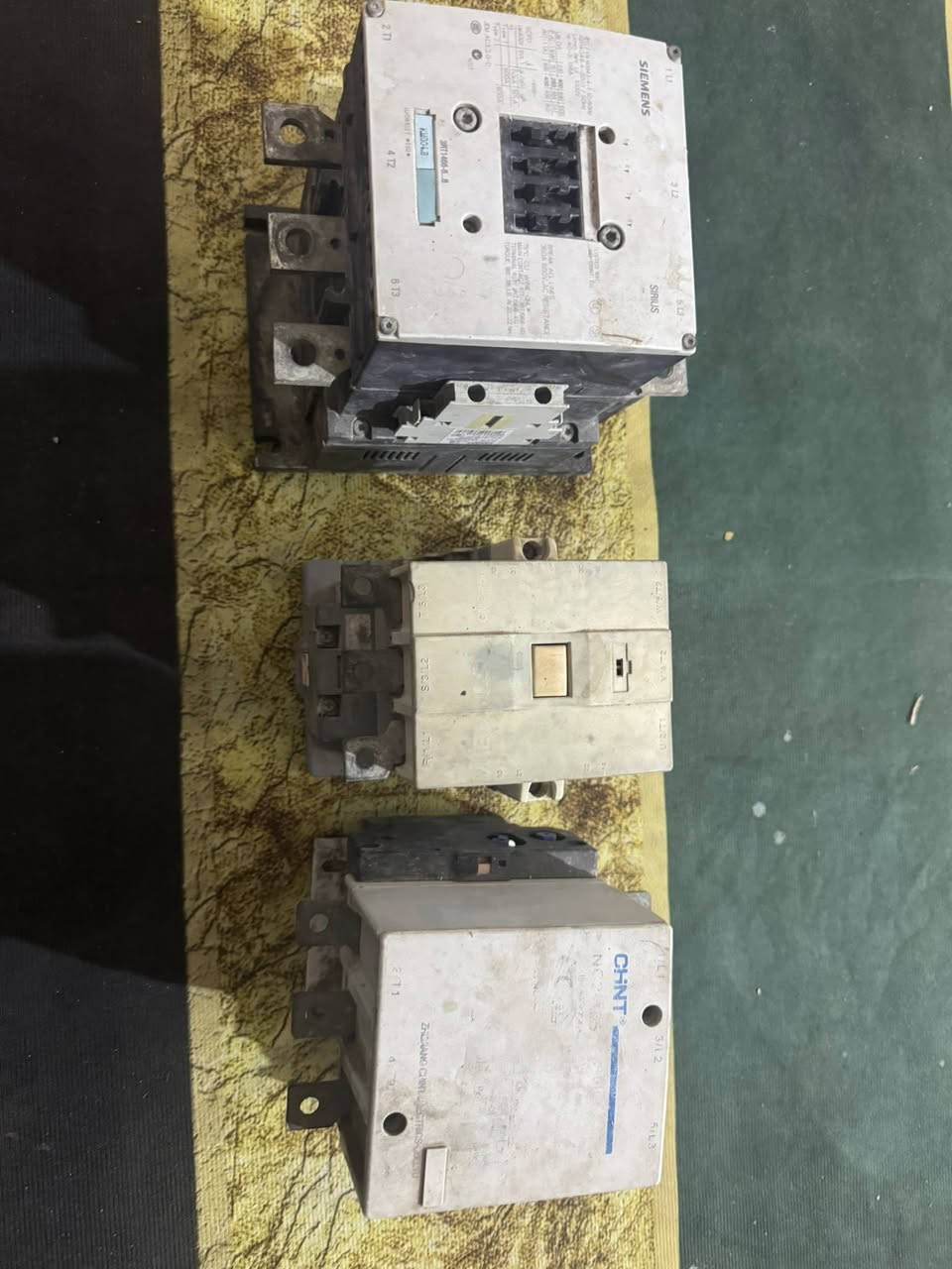 غراض اوتو للبيع كامل حمل ١٣٠٠ يتحمل
قواطع عدد ٣  
***********
